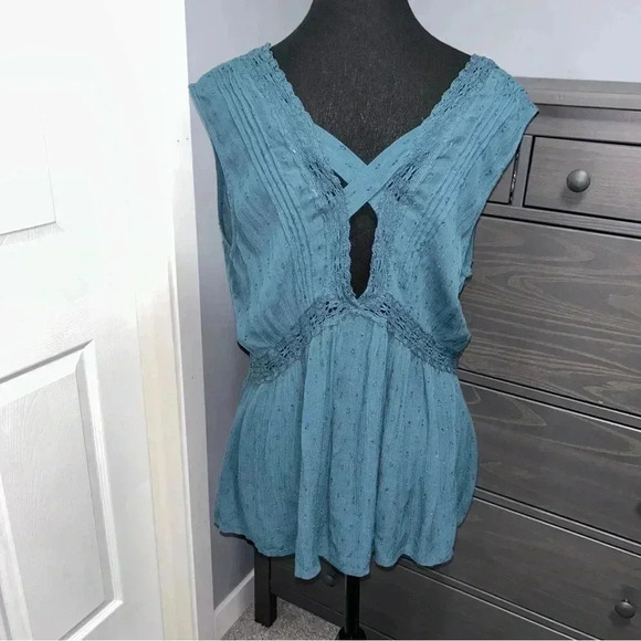 American  Eagle Top - Picture 2 of 5